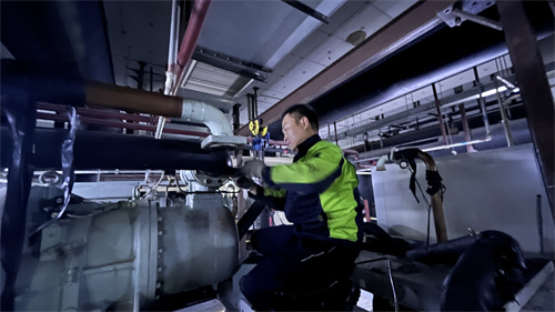 中央空調(diào)維修之工廠安裝空氣源熱泵